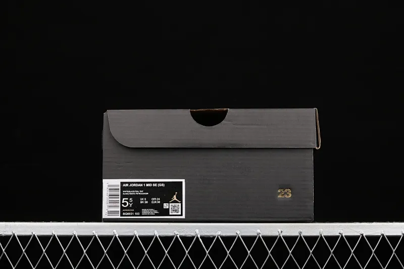 All categories Air Jordan Jordan series basketball shoes Air Jordan 1 Mid Air Jordan 1 Mid AJ1 Joe 1 black and white color luminous starry mid-top BQ6931-103